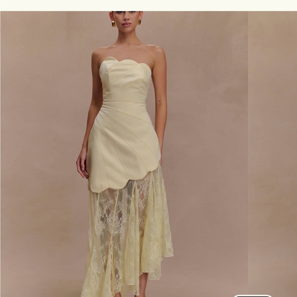 Elegant Cream Strapless Lace Dress